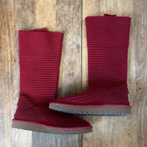 Ugg boots - size 7 adults - Picture 2 of 3